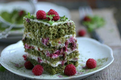 Rohelise tee kook vaarikatega